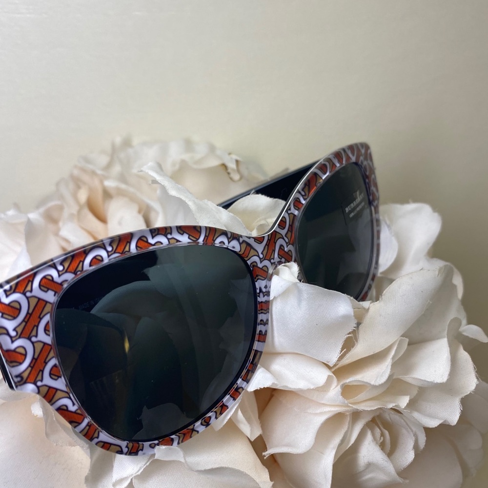 Sold❌Burberry 54mm Butterfly sunglasses 🔥 - Picture 14 of 16